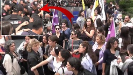 Adliye önünde toplanan LGBTİlere polis müdahalesi! O anlar kamerada