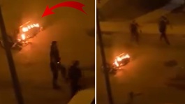 Sokak ortasında motosikletini ateşe verdi