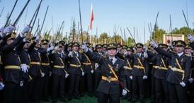 Teğmenlerin komutanı görevden alındı, veda mesajı dikkat çekti