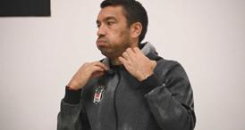 Van Bronckhorst’tan ayrılık açıklaması: Kötü sonuçlar devam ederse sorumlusu benim