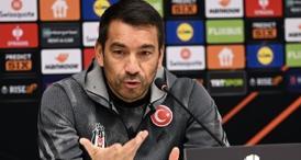 Beşiktaş’ta teknik direktör Giovanni van Bronckhorst ile yollar ayrıldı.