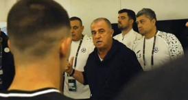 Bakışlara dikkat Fatih Terim’in soyunma odasında sarf ettiği cümle takımı şampiyon yapar