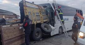 Konya’da zincirleme kaza Yolcu otobüsündeki 3 kişi öldü, 33 kişi yaralandı