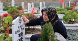 6 Şubat depreminde torunlarını kaybeden kadının yaktığı ağıt yürekleri dağladı