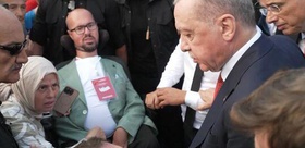 Cumhurbaşkanı Erdoğan konvoyu durdurup yanına gitti