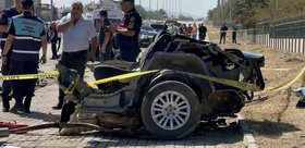 Elazığ’da otomobilin ikiye bölündüğü kazada 2 can kaybı: Anlar güvenlik kamerasında