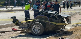 Kan donduran kaza Otomobil ikiye bölündü, 2 ölü, 2 yaralı