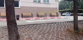 Boşanma aşamasındaki eşini bıçakla ağır yaraladı