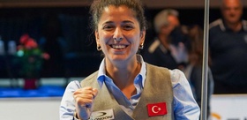 Milli bilardocu Güzin Müjde Karakaşlı, dünya şampiyonu