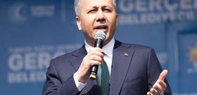 Eski İçişleri Bakanı Ali Yerlikaya, uzun süre sonra Beşiktaş maçında görüntülendi