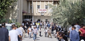 İnşaat halindeki binadan düşen işçi kurtarılamadı Ölüm haberini alan yakınları yıkıldı