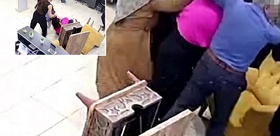 Kesilen saçı beğenmeyince akrabalarıyla kuaförü bastı Ortalık karıştı