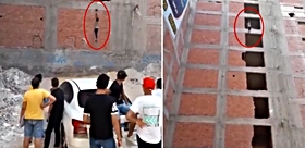 İnşaatta akılalmaz yöntem İşçileri halatla taşıdılar