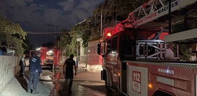 Argıncık Mahallesi’nde yangın paniği Balkondaki mangal iki evin çatısını yaktı