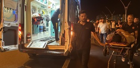 Kamyonetin kapısı açıldı, bir anda kendini yolda buldu
