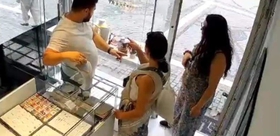 Türkiye’de soygun yapıp ülkelerine döndüler İki kadının hırsızlık anı kamerada