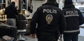 Afyonkarahisar’da 20 yıl 13 gün hapsi olan hükümlü kuaförde tıraş olurken yakalandı