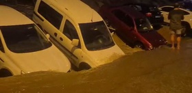 Ankara’da sağanak hayatı olumsuz etkiledi: Keçiören’de çöken yol araçları yuttu