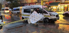 Gaziosmanpaşa’da kaldırım taşıyla cama saldırdılar, kıramayınca patlayıcı bırakıp kaçtılar