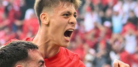 Hakan Çalhanoğlu 10 numarayı Arda Güler’e bıraktı