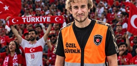 Bir zamanlar sahada ter döküyordu Türkiye-Fransa maçında güvenlik görevlisi oldu