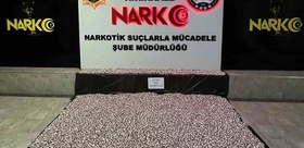 Emniyetten uyuşturucu ağına dev darbe On binlerce hap ele geçirildi