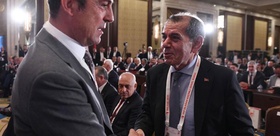 Ali Koç bıraktı, Dursun Özbek talip oldu Uçağa bindi, gidiyor