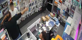 Tepebaşı’nda kavgadan kaçan 15 yaşındaki çocuk, sığındığı telefon tamircisinde yakalanıp dövüldü