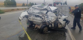 Eskişehir’de feci kaza: TIR’ın çarptığı otomobilde 2 kişi hayatını kaybetti