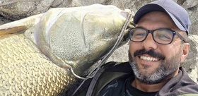 Keban Baraj Gölü’nde 81 kiloluk Fırat turnası yakalandı: Tekneye almak 45 dakika sürdü