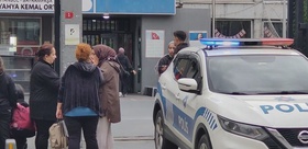 Bayrampaşa’da okul çevresi denetiminde kaçan 2 kişi yakalandı: Tabancayı 12 yaşındaki çocuklara saklatmak istemişler