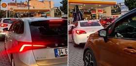 Akaryakıt istasyonlarında zam kuyruğu: Depoyu doldurmak isteyenler koştu