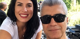 Özcan Deniz’e kardeşinden sert çıkış: Adliye önünde çok güzel bir oyunculuk izledik
