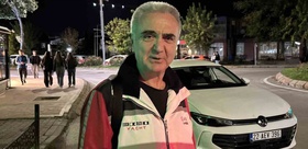 Ehliyetinin süresi dolan sürücü, doğum gününde aracını eşine bırakmak zorunda kaldı