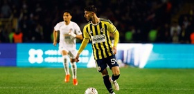 Fenerbahçe kırmızı kart gördü ancak maça 11 kişi devam ediyor