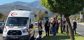 Motosiklet yayaya çarptı Bir kişi öldü, sürücü ağır yaralandı