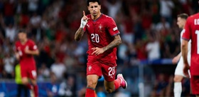 Ronaldo’suz Portekiz şaha kalktı