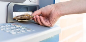 Hesabında 100 lira vardı ATM’nin açığını bulunca milyoner oldu