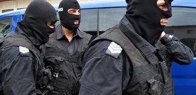 Komşuda bomba alarmı İhbarlar peş peşe geldi