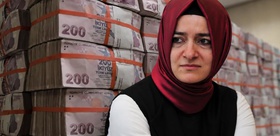 Fatma Betül Sayan Kaya’ya bir darbe de ünlü oyuncudan