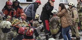 İstanbul’da çöken binada 2 kişi hayatını kaybetti, 2 kişi aranıyor