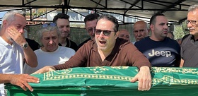 Şarkıcı Atilla Taş’ın kızı gözyaşları arasında toprağa verildi