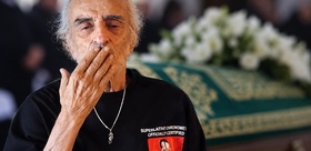 Türk pop müziğinin usta ismi Alpay vefat etti