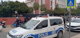 Adana Seyhan’da ortaokulda kız öğrenci arkadaşını ekmek bıçağıyla yaraladı