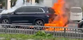 Eyüpsultan’da park halindeki araçta yangın: Araç kullanılamaz hale geldi