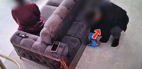 Bunu da gördük “Polisim“ dedi, “arama kararı“ gösterdi, evden para çalıp ayrıldı