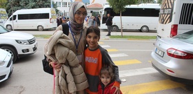 7 yaşına kadar yürüyemeyen Hayrunnisa, şimdi doktorluk hayaliyle okula gidiyor