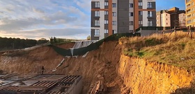 İstanbul Pendik’te inşaat alanındaki toprak kayması 9 katlı apartmanı boşalttı