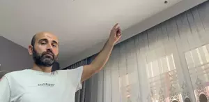 Ağabeyini evden çıkarmak için hiltiyle tavanı deldi, savaş çıktı zannettiler
