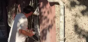 Babasına yardım için gelen ekiplere tepki gösterdi: Seni ölüme terk ediyorum